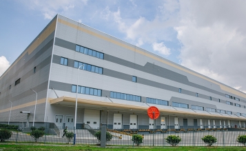 浙江綠地鉑選電子商務(wù)有限公司  綠地全球進(jìn)口商品浙江運(yùn)營(yíng)中心（嘉興綜合保稅）項(xiàng)目 EPC總 承包 嘉興綜合保稅區(qū)興業(yè)路東側(cè)、大橋港南側(cè)、東巡邏通道西側(cè)、區(qū)和路北側(cè)。